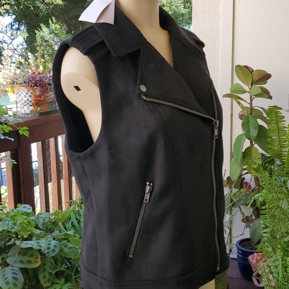 Philosophy 🆕Faux suede Vest - Picture 2 of 6